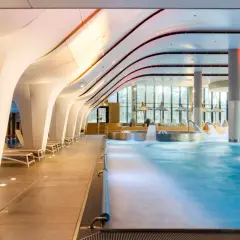 Nowoczesny basen z atrakcjami w Radisson Blu Resort Świnoujście. Sprawdź radisson blu resort świnoujście ceny i zarezerwuj pobyt.