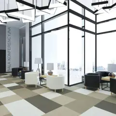 Nowoczesne wnętrze hotelu Park Inn Hotel Katowice z wygodnymi fotelami i panoramicznymi oknami.