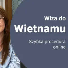 Uśmiechnięta kobieta w okularach informuje o szybkiej procedurze online na wizę do Wietnamu.