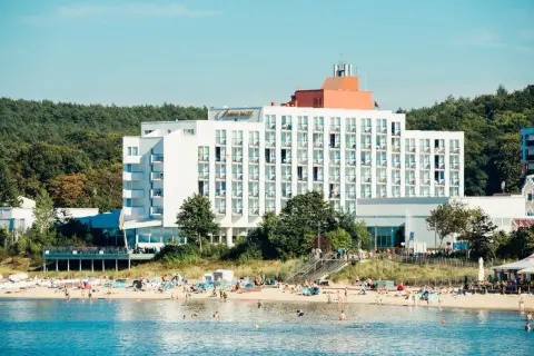 Amber Baltic w Międzyzdrojach, hotel Vienna House, z widokiem na plażę i morze.