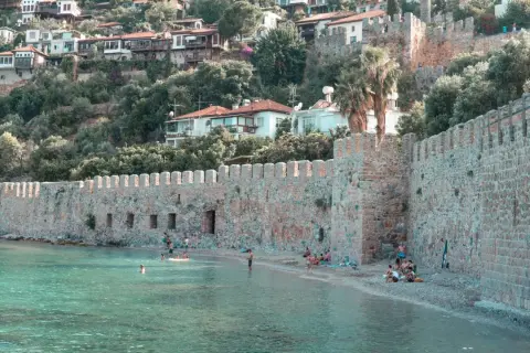 Czy Alanya jest bezpieczna? Poznaj ryzyka i porady eksperta