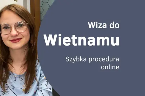 Uśmiechnięta kobieta w okularach informuje o szybkiej procedurze online na wizę do Wietnamu.