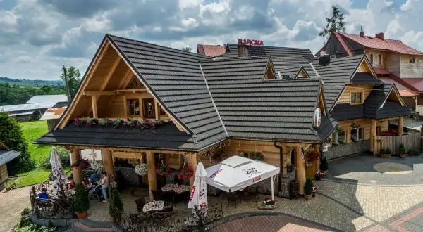 Gdzie zjeść w Białce Tatrzańskiej? Odkryj najlepsze smaki Podhala!