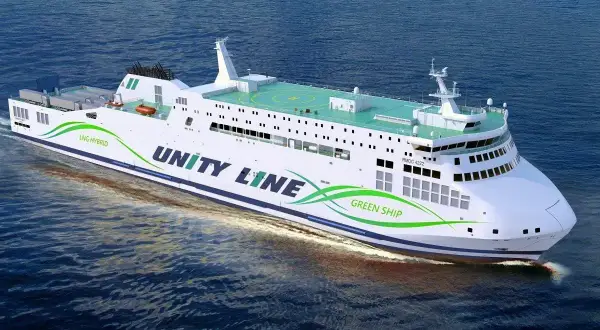 Nowy, ekologiczny prom Unity Line "Green Ship" płynie po morzu, gotowy na podróż do Szwecji.