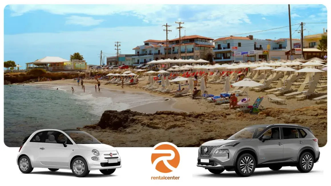 Dwa samochody, biały Fiat 500 i srebrny SUV, stoją przed grecką plażą z leżakami i parasolami. Idealne na wakacyjne **gouves**!