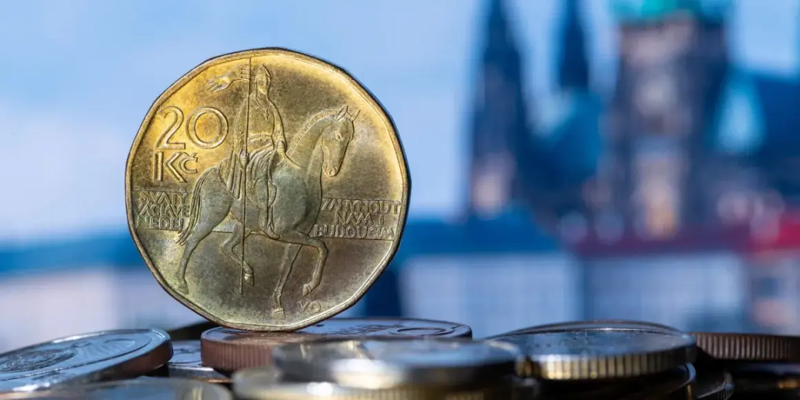 Czeska moneta 20 koron z wizerunkiem św. Wacława na koniu. Zastanawiasz się, ile kosztuje obiad w Czechach?