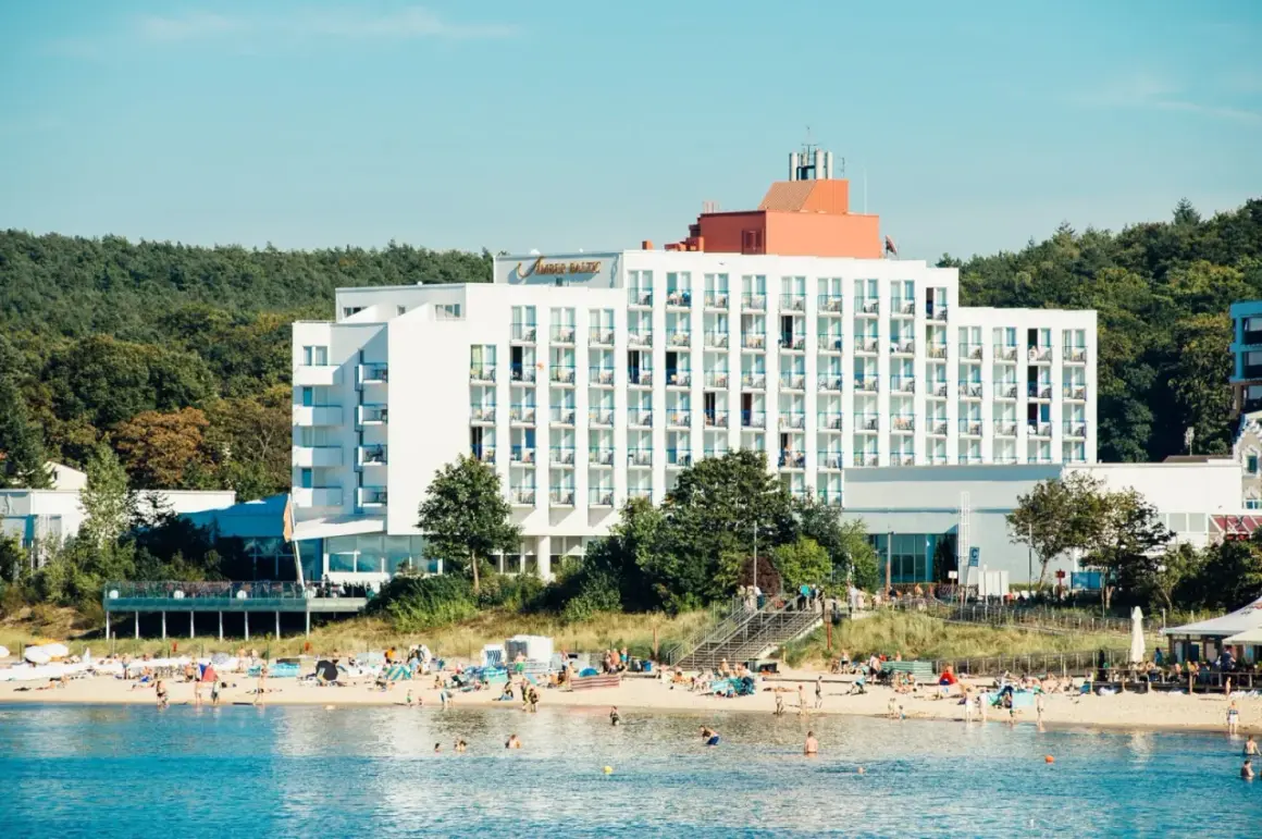 Amber Baltic w Międzyzdrojach, hotel Vienna House, z widokiem na plażę i morze.