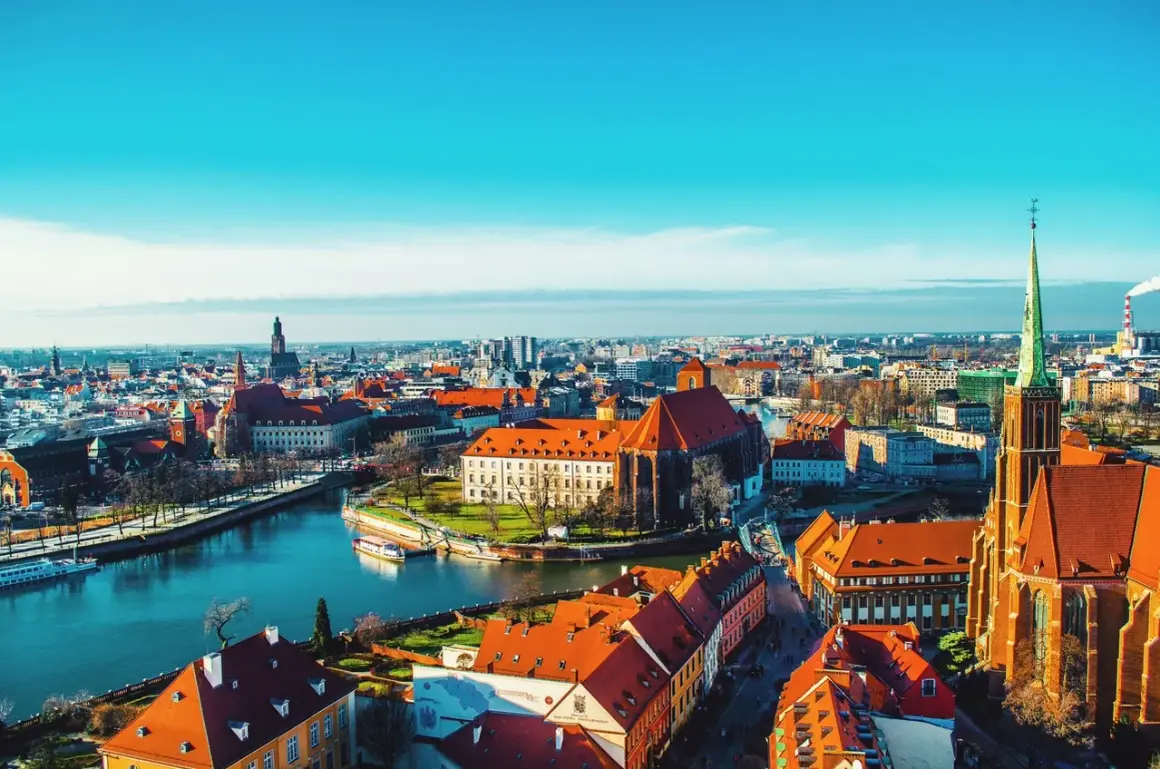 Wrocławskie wyspy i katedra to jedne z najpiękniejszych miejsc w Polsce na weekend. Widok na Odrę i zabytkową architekturę zachwyca.