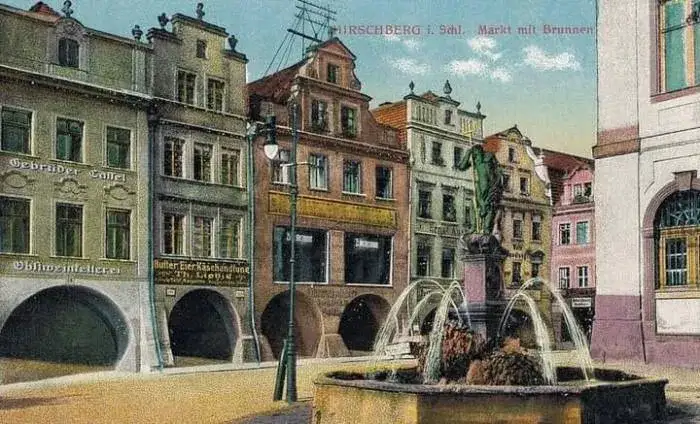 Rynek Jelenia Góra fontanna Neptun kamieniczki