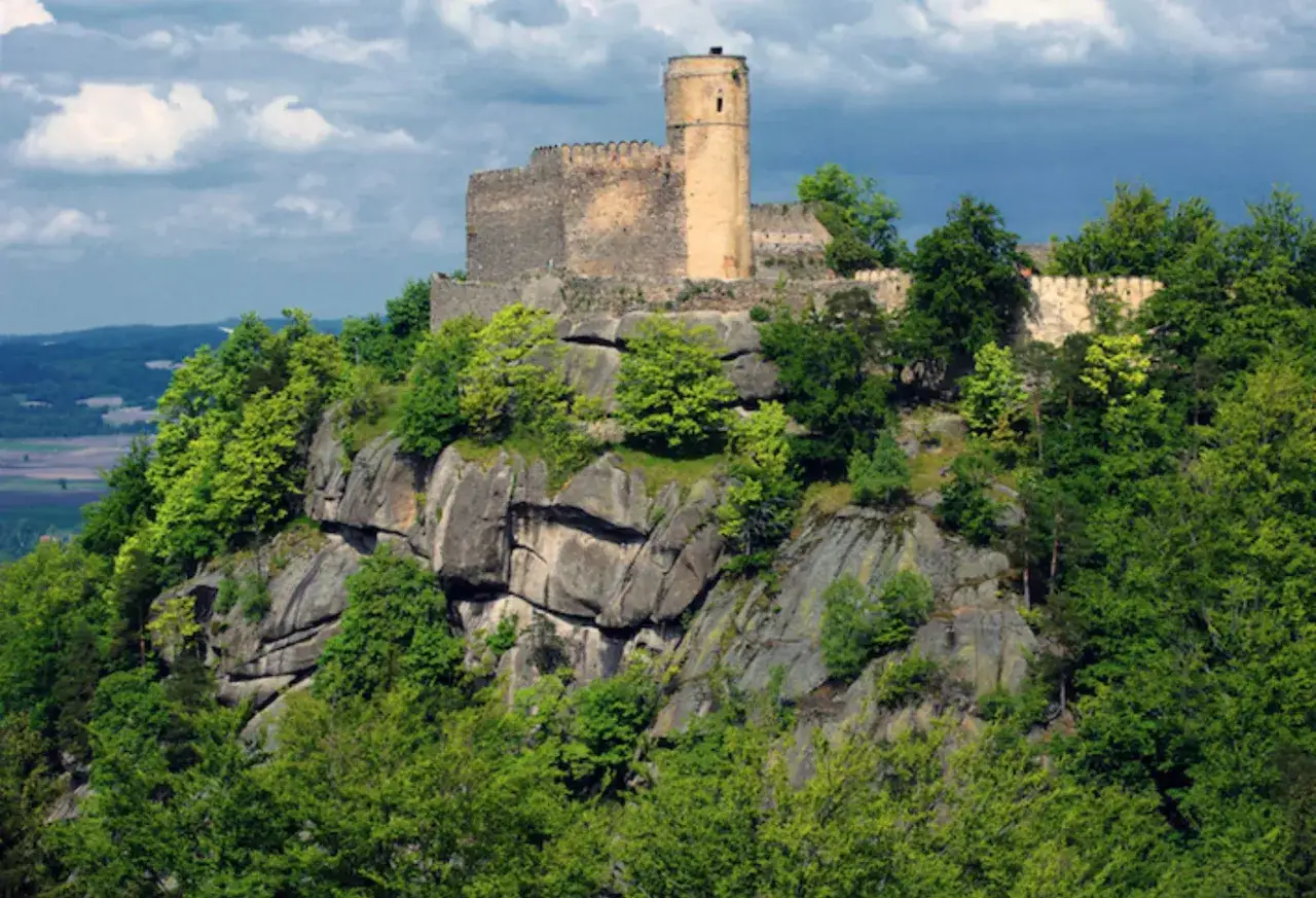 Zamek Chojnik ruiny widok