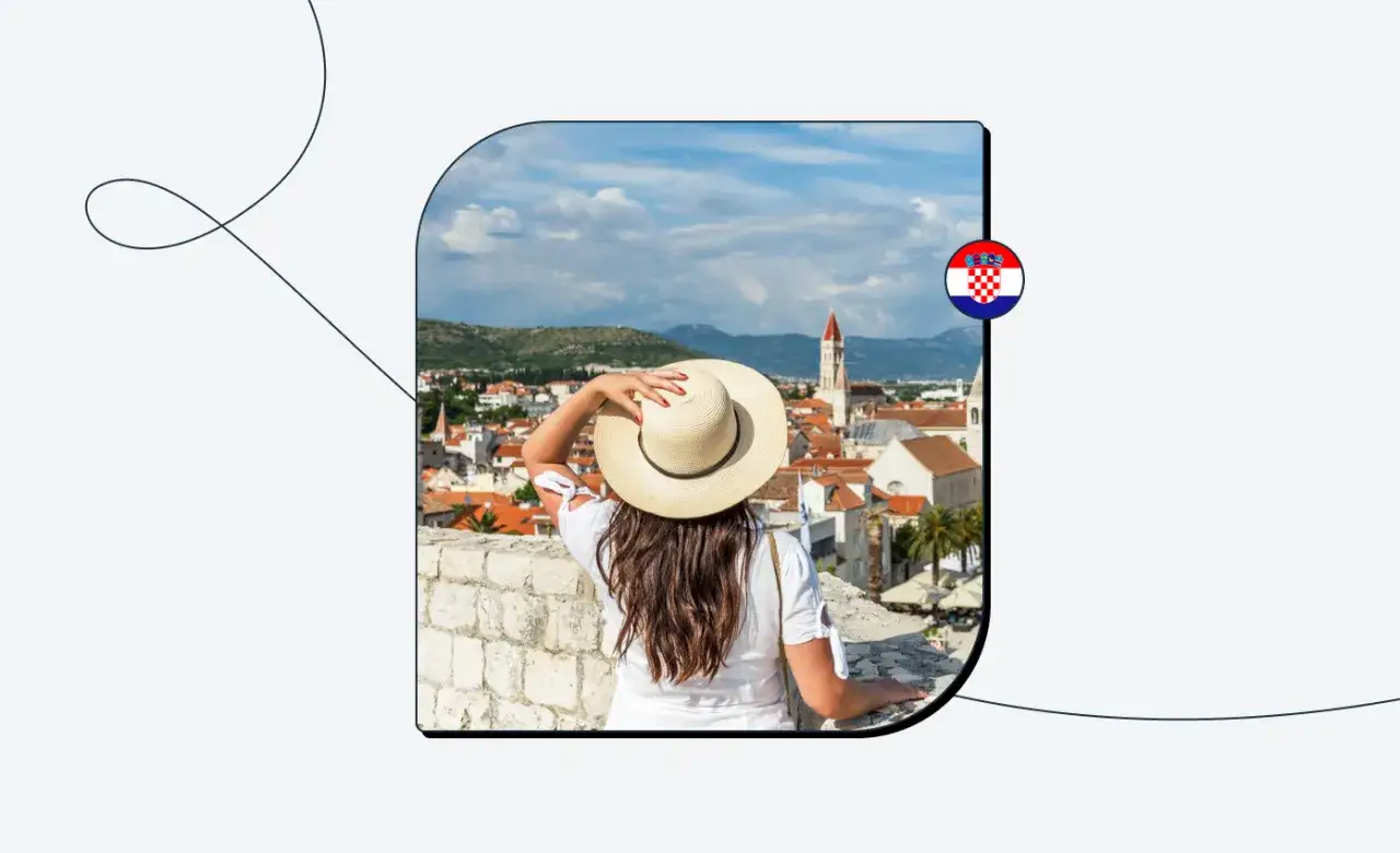 Kobieta w kapeluszu podziwia chorwacki krajobraz. Czy potrzebny dowód czy paszport na wakacje?