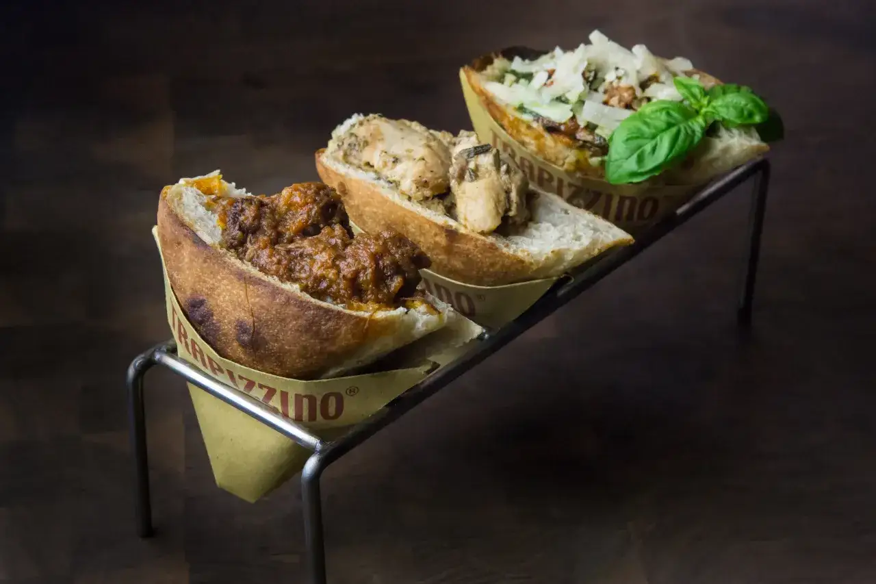 Rzymski street food pizza al taglio, supplì, trapizzino