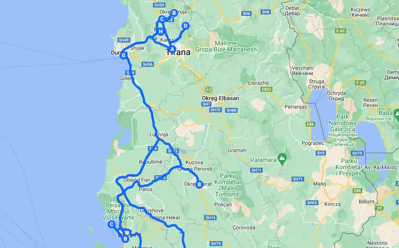 Trasa samochodowa przez Albanię, pokazująca Durrës, Tiranę i Berat. To jest gdzie jest Albania.