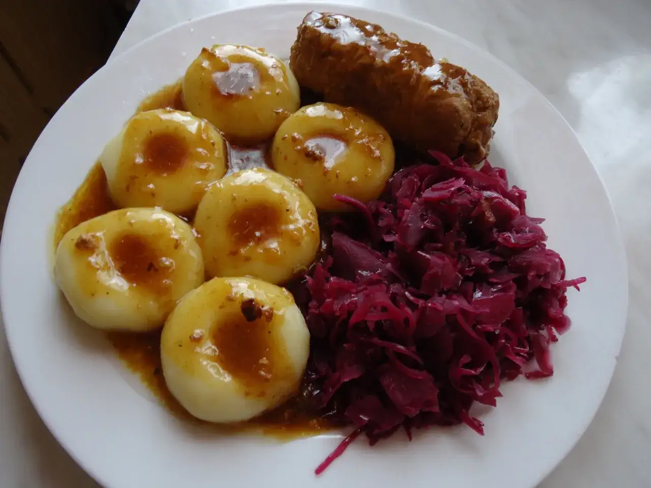 Rolada śląska kluski modra kapusta