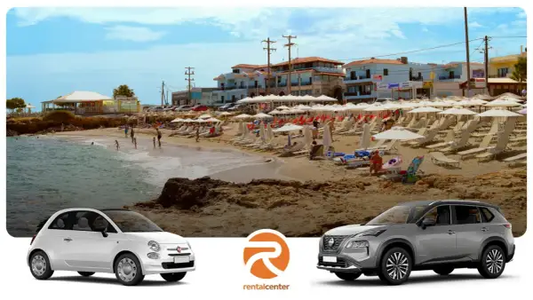 Dwa samochody, biały Fiat 500 i srebrny SUV, stoją przed grecką plażą z leżakami i parasolami. Idealne na wakacyjne **gouves**!