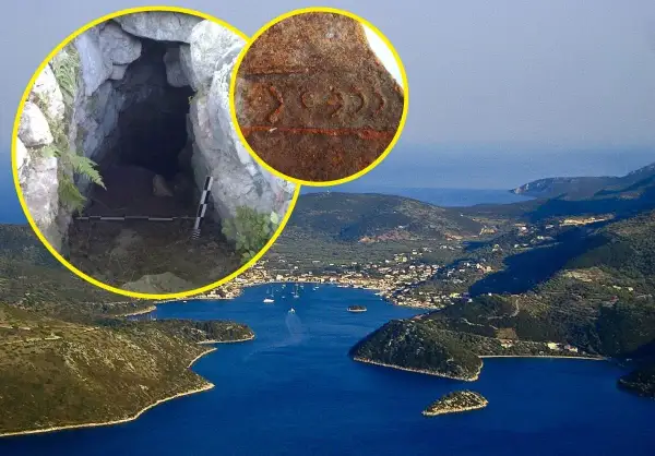 Jaskinia i fragment naczynia z symbolami, potencjalnie z epoki Odyseusza, na tle malowniczej wyspy.